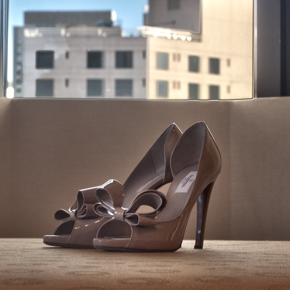 Valentino Bow d’Orsay Pumps, Nude